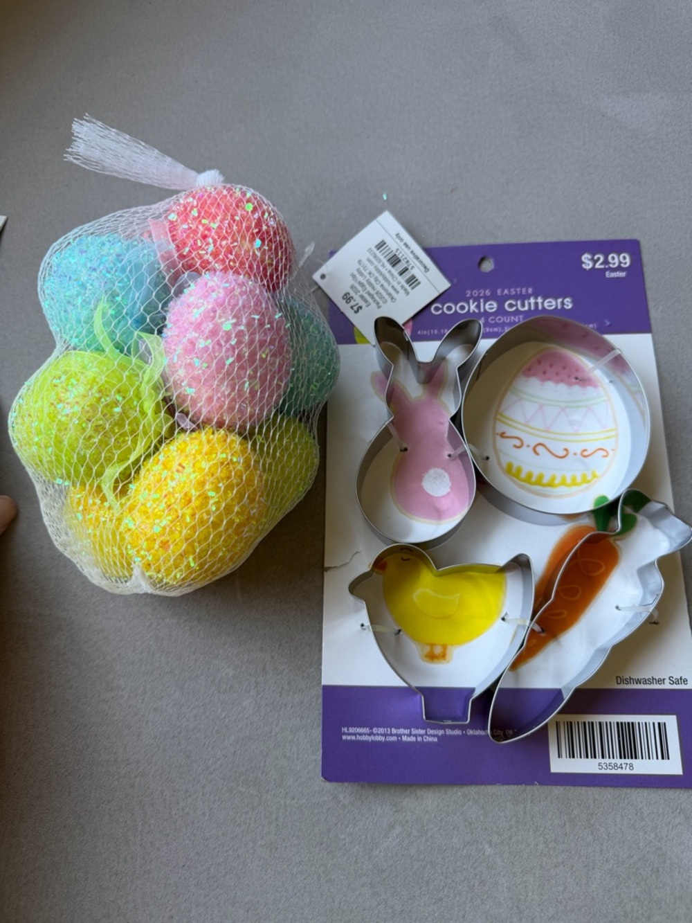 Easter decor bundle $59 retail value light balloons, eggs, cookie cutters, etc. - Picture 4 of 5